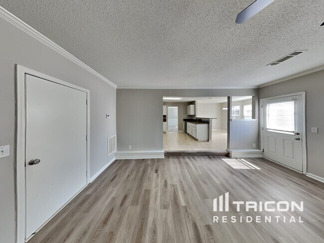 6512 Dekeon Dr in College Park, GA - Building Photo - Building Photo