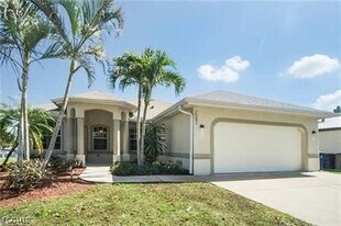 2082 E Tobago Cir in Ft. Myers, FL - Building Photo