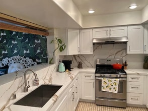 6752 Hillpark Dr in Los Angeles, CA - Foto de edificio - Building Photo