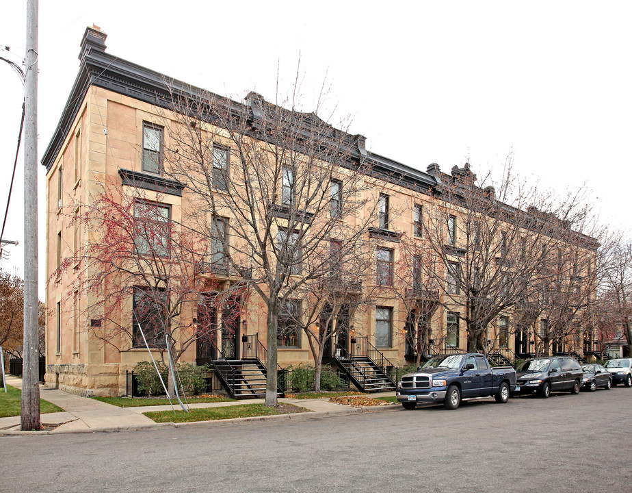 Lauer Flats in St. Paul, MN - Building Photo