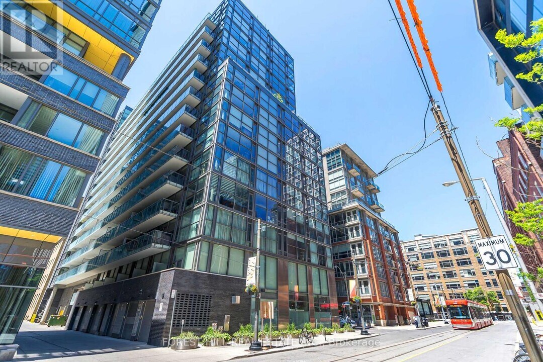 25-425 Oxley St in Toronto, ON - Building Photo