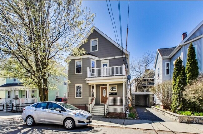 16 Cypress St in Somerville, MA - Building Photo - Building Photo