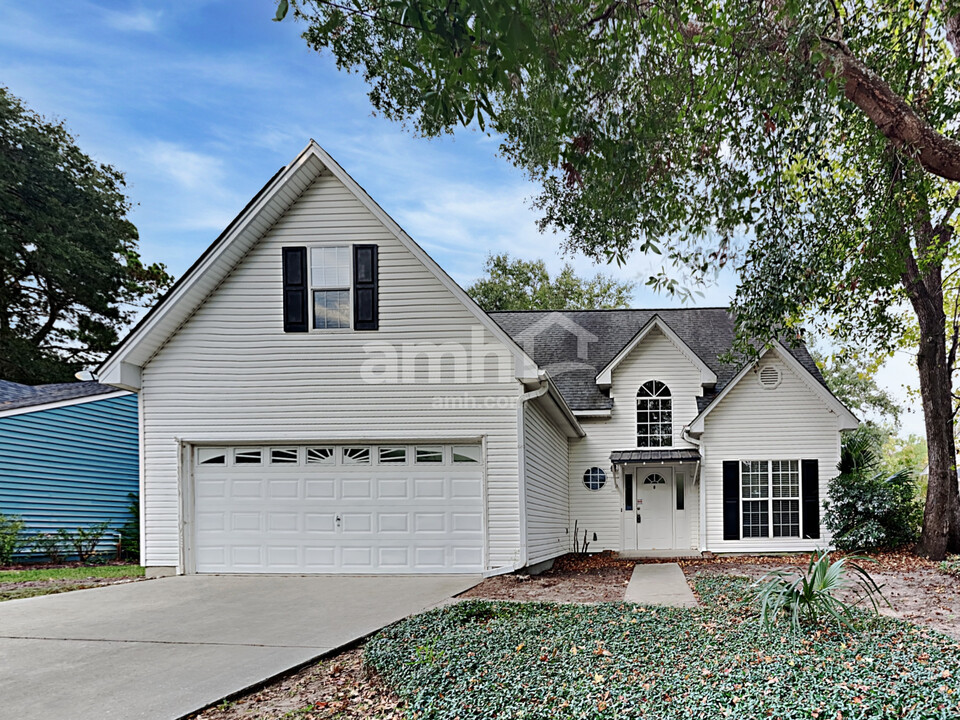 1391 Center Lake Dr in Mount Pleasant, SC - Building Photo