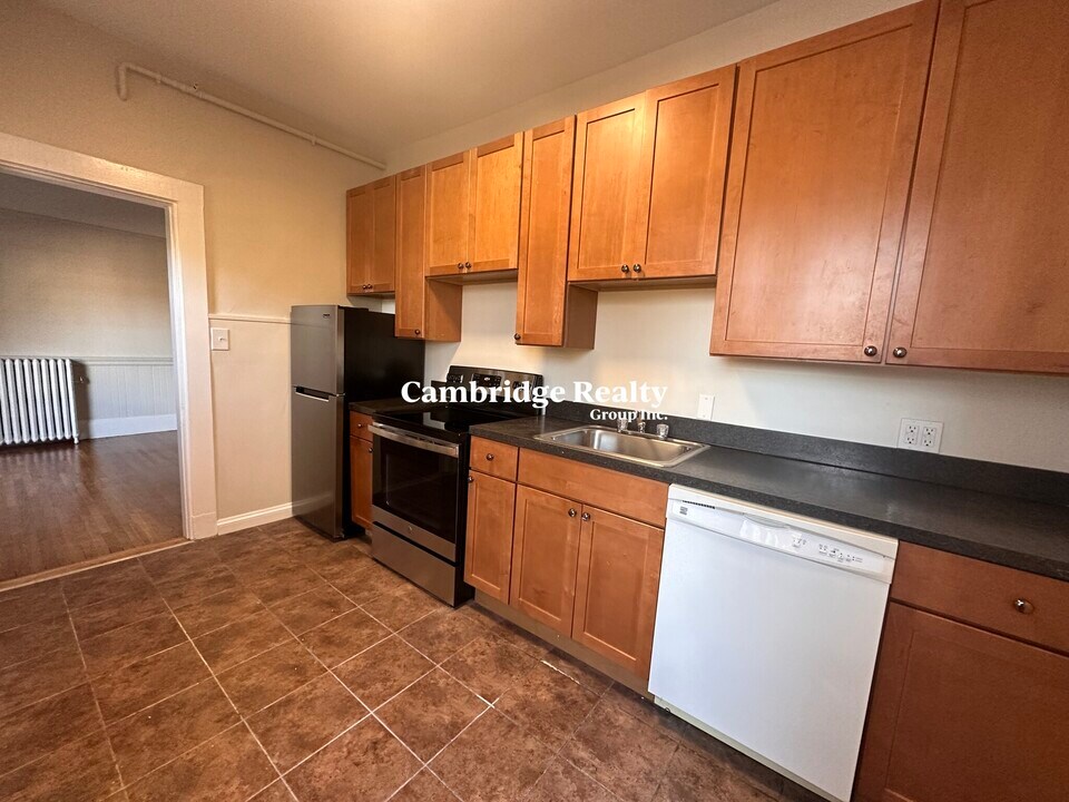 1033 Massachusetts Ave, Unit 504T in Cambridge, MA - Building Photo
