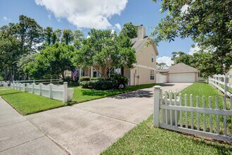55 Middle Borondo in La Marque, TX - Building Photo - Building Photo