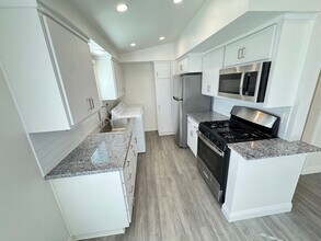 253 Ogle St in Costa Mesa, CA - Building Photo - Building Photo