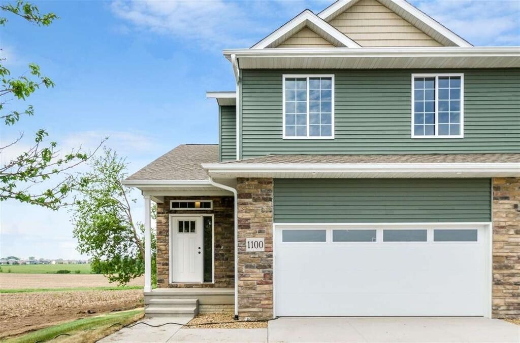 1122 Mary Ln in North Liberty, IA - Building Photo