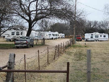 1018 CR 303 in Rainbow, TX - Building Photo