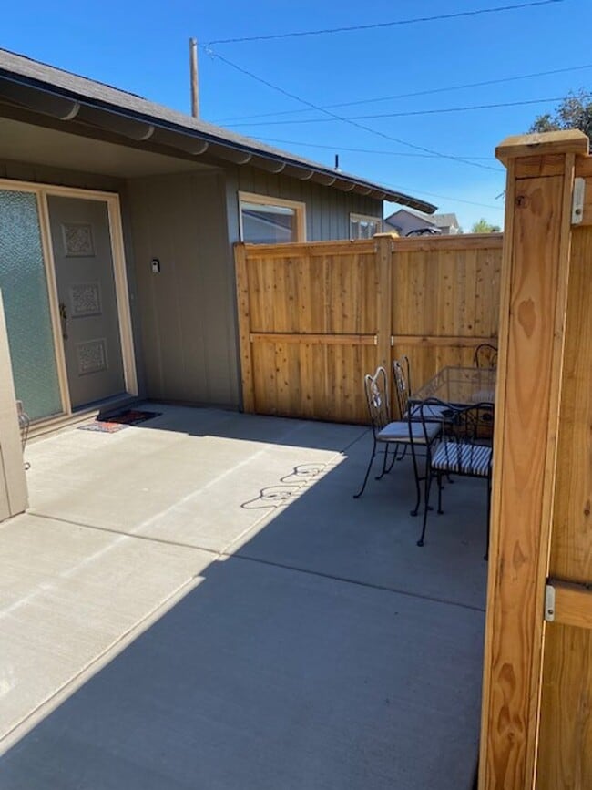 771 NW Smith Rock Way in Terrebonne, OR - Building Photo - Building Photo