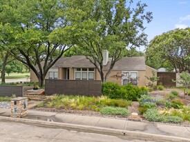 6801 Winding Rose Trl in Dallas, TX - Building Photo