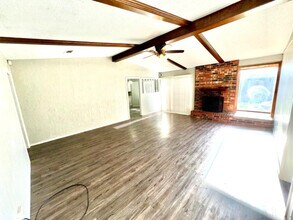 8203 Lynnhaven Ave in Lubbock, TX - Building Photo - Building Photo