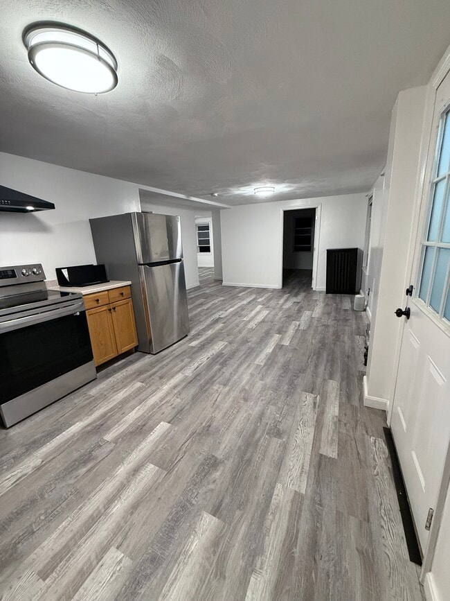 65 W Warwick Ave, Unit 65 in West Warwick, RI - Building Photo - Building Photo