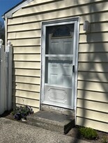 5 Whitney Ln in Coram, NY - Building Photo