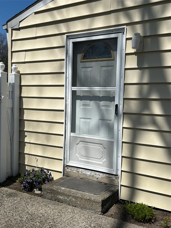 property at 5 Whitney Ln