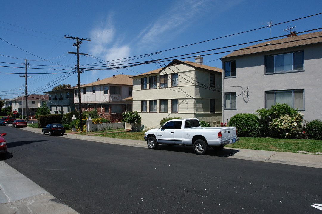 4111 Beresford in San Mateo, CA - Foto de edificio