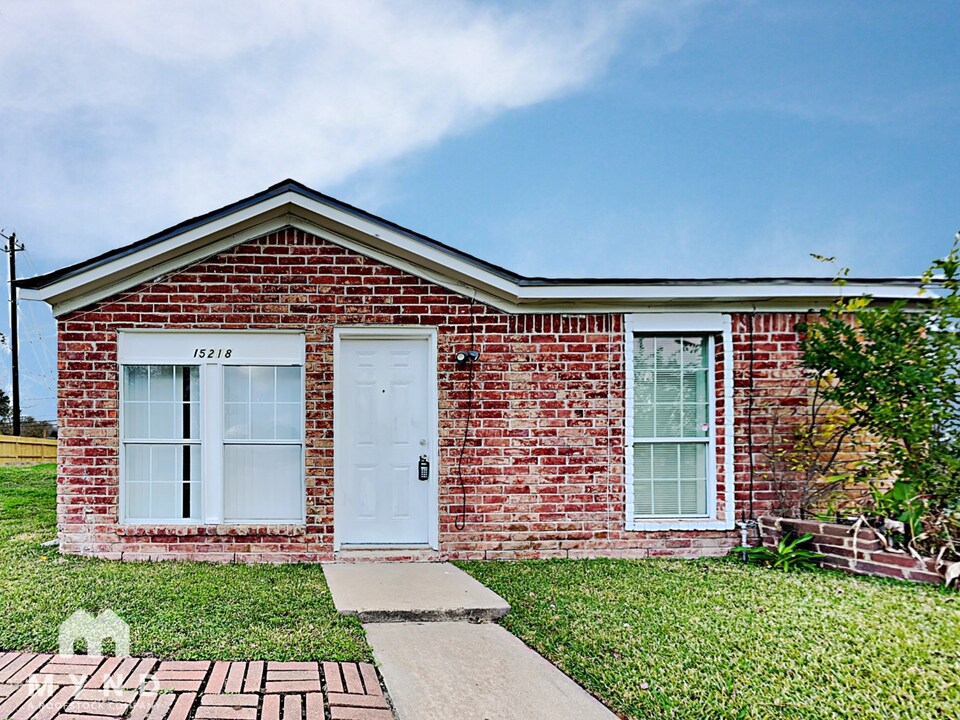 15218 Wickbriar Dr in Houston, TX - Building Photo