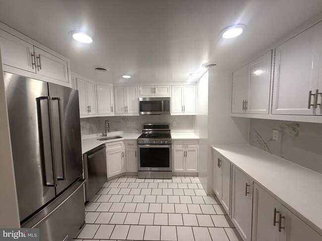 606 Cooper Landing Rd in Cherry Hill Township, NJ - Building Photo - Building Photo