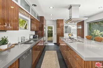 740 Kingman Ave in Santa Monica, CA - Building Photo - Building Photo