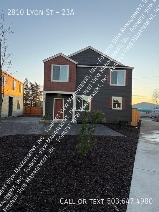 2810 SE Lyon St in Albany, OR - Building Photo