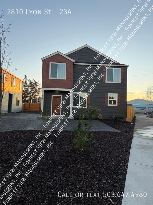 property at 2810 SE Lyon St