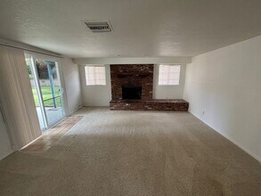 19010 Wellhaven St in Santa Clarita, CA - Building Photo - Building Photo