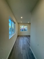 890 E Avenida De Los Arboles in Thousand Oaks, CA - Building Photo