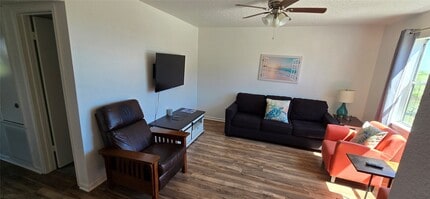 16506 Blackbeard Rd in Jamaica Beach, TX - Building Photo - Building Photo