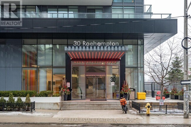 30 Roehampton Ave in Toronto, ON - Building Photo - Building Photo