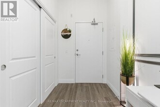 1 Redfern Ave in Hamilton, ON - Building Photo - Building Photo