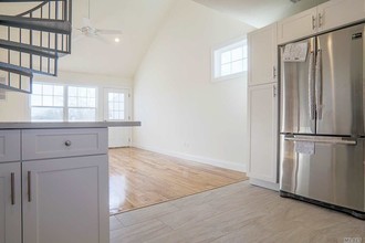 40 Cedar Swamp Rd-Unit -3 in Glen Cove, NY - Building Photo - Building Photo