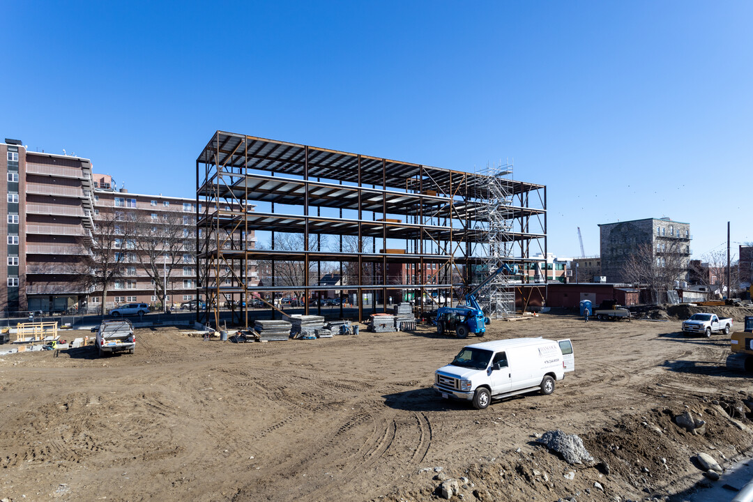 Acre Crossing in Lowell, MA - Foto de edificio