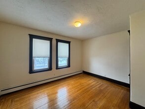 40A Linden Ave, Unit 2 in Somerville, MA - Foto de edificio - Building Photo