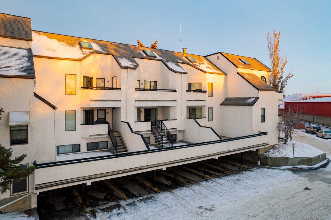 Beacon Hill Apartments in Calgary, AB - Building Photo