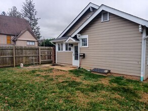 221 Summit St in Asheville, NC - Building Photo - Building Photo