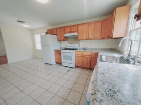 35 Woodrow St, Unit 2 in Stamford, CT - Building Photo