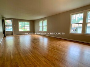 3 NE Green St in Lee's Summit, MO - Foto de edificio - Building Photo
