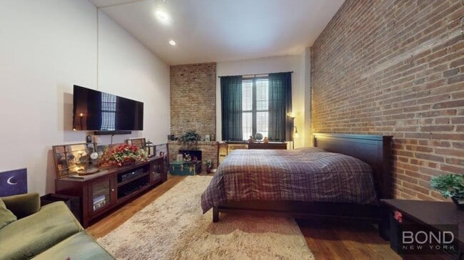 property at 46 W 85th St