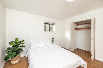 Manville Terrace in Iowa City, IA - Building Photo - Interior Photo