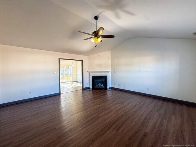 142 Crestwood Ln in Raeford, NC - Building Photo - Building Photo