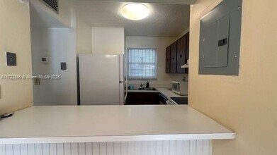 8821 W Flagler St in Miami, FL - Building Photo - Building Photo
