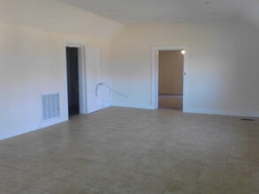 205 N Cedar St in Cross Plains, TN - Building Photo - Building Photo