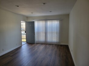 7357 Woodman Ave in Van Nuys, CA - Building Photo - Building Photo