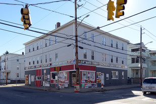 380 E Main St in Fall River, MA - Foto de edificio - Building Photo