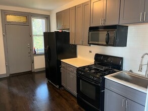 1918 S Sawyer Ave in Chicago, IL - Building Photo - Building Photo