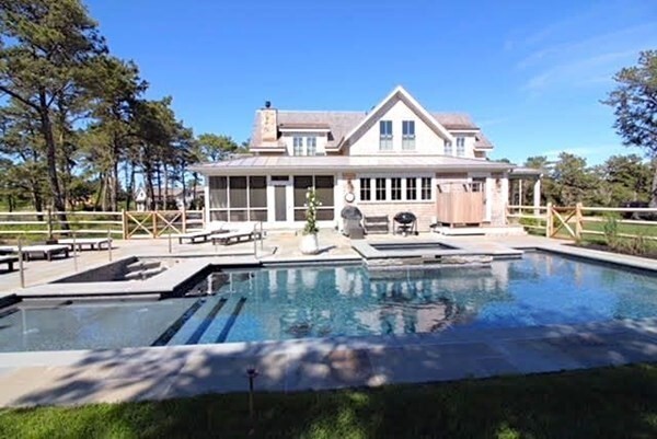 7 Mill Hill Rd in Edgartown, MA - Foto de edificio - Building Photo