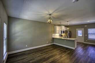 555 Gresham Ln, Unit 1B in Murfreesboro, TN - Foto de edificio - Building Photo