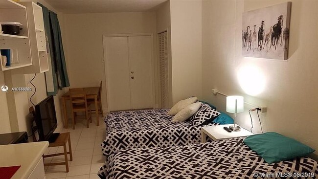 2126 Arthur St in Hollywood, FL - Building Photo - Building Photo
