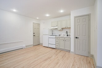 1714 S 4th St, Unit 2R in Philadelphia, PA - Building Photo - Building Photo