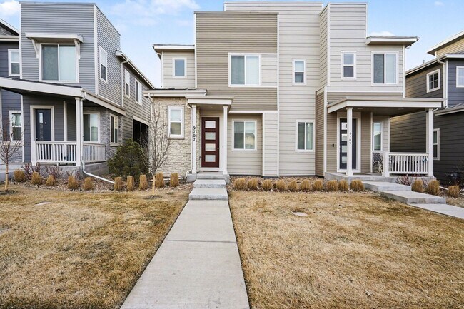 9707 Truckee St in Commerce City, CO - Building Photo - Building Photo