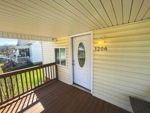 1206 Golf St in Bristol, TN - Building Photo - Building Photo